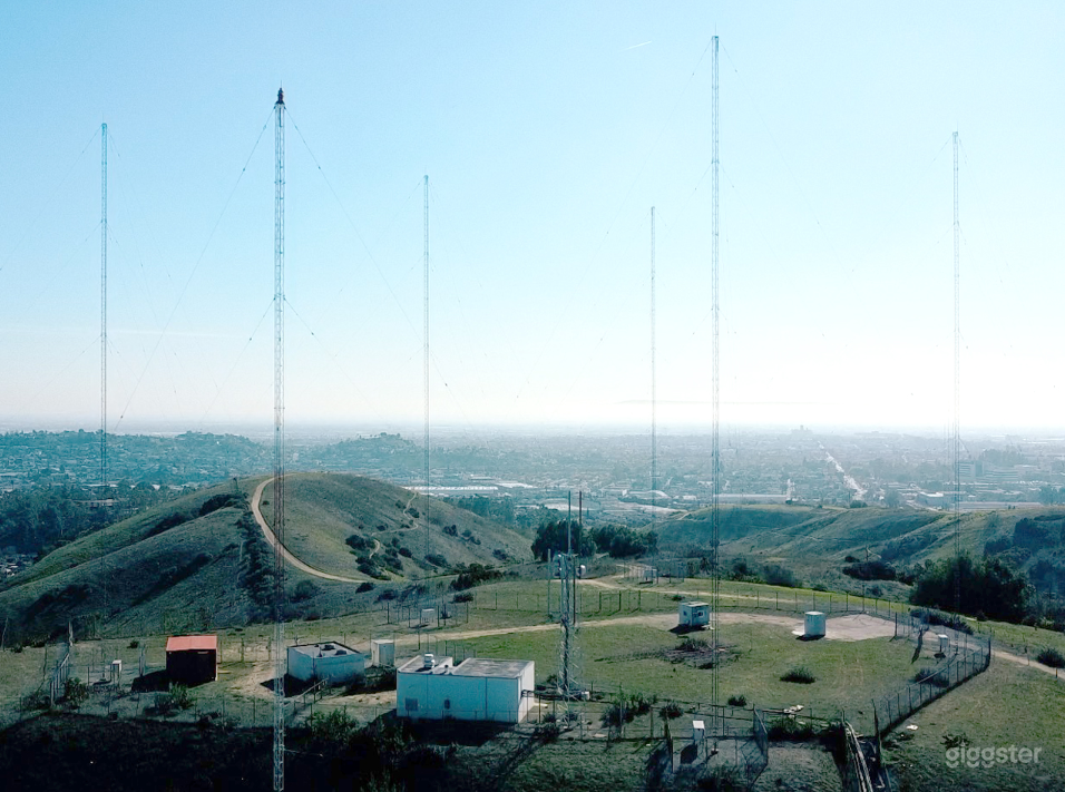 Los Angeles Hillside Filming Location with Views Photo 4