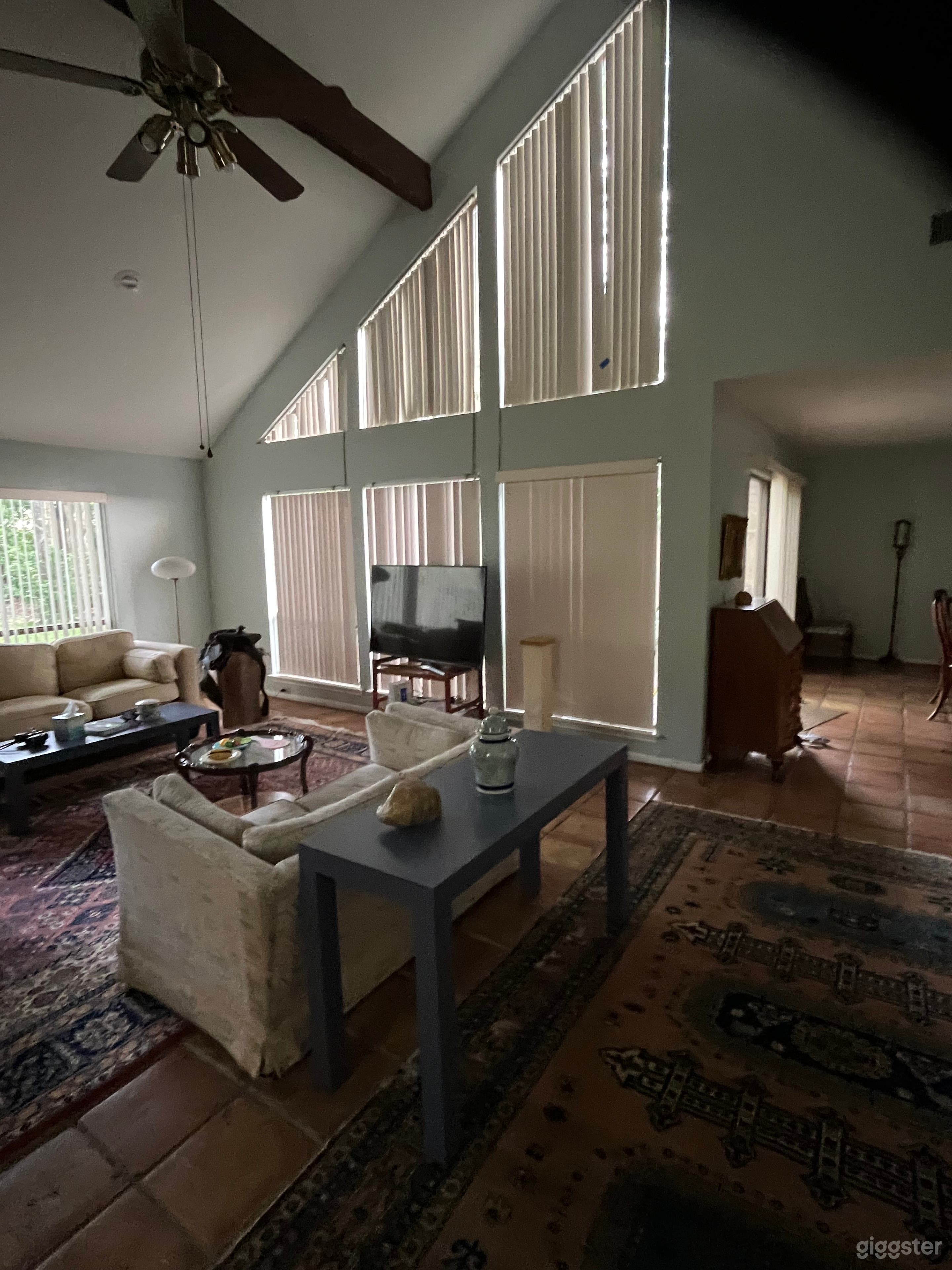 Upper middle class house with comfy feel Photo 4