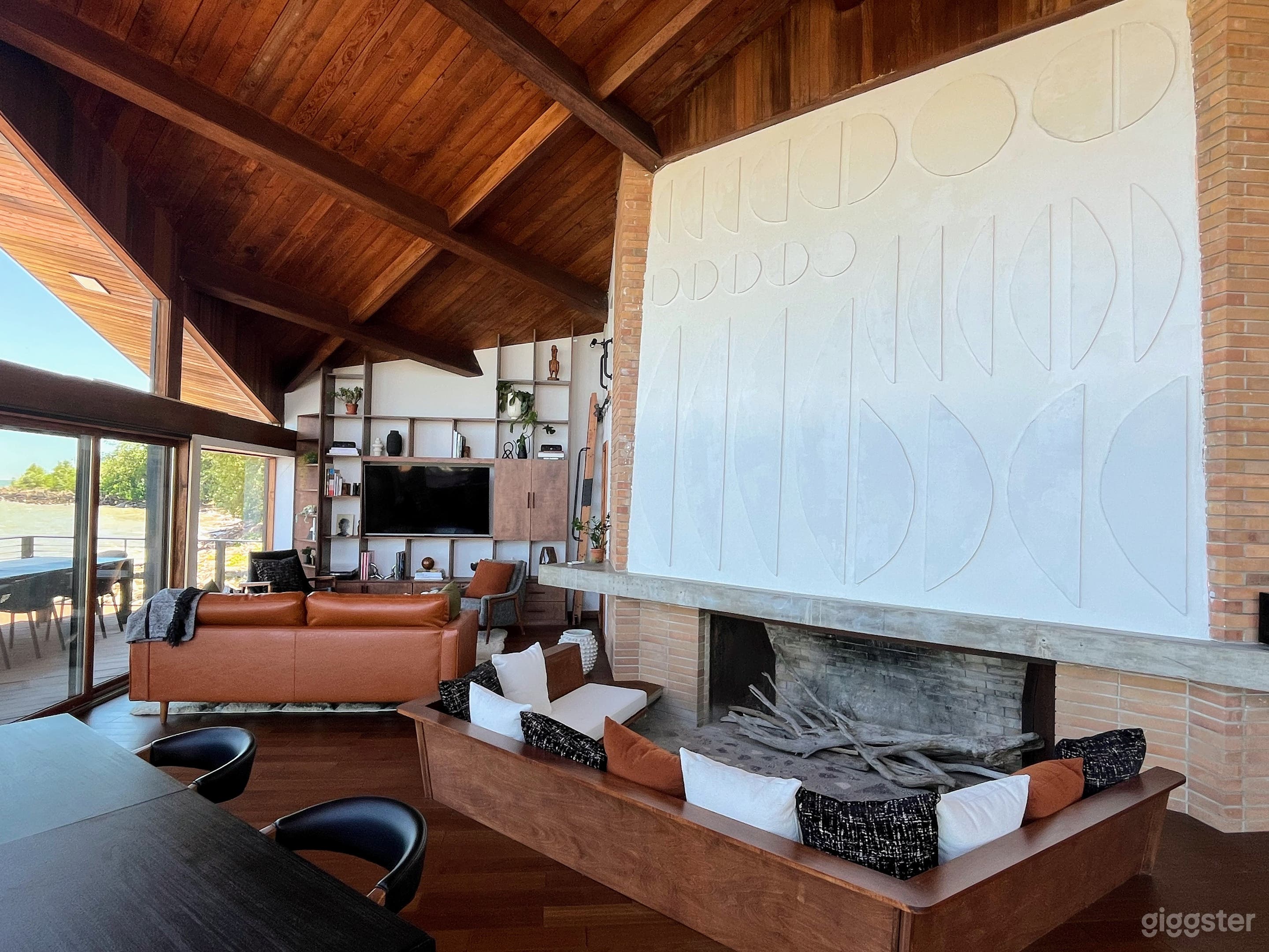 Lake House CLE - Post &amp; Beam MCM Marvel -Lake Erie Photo 4