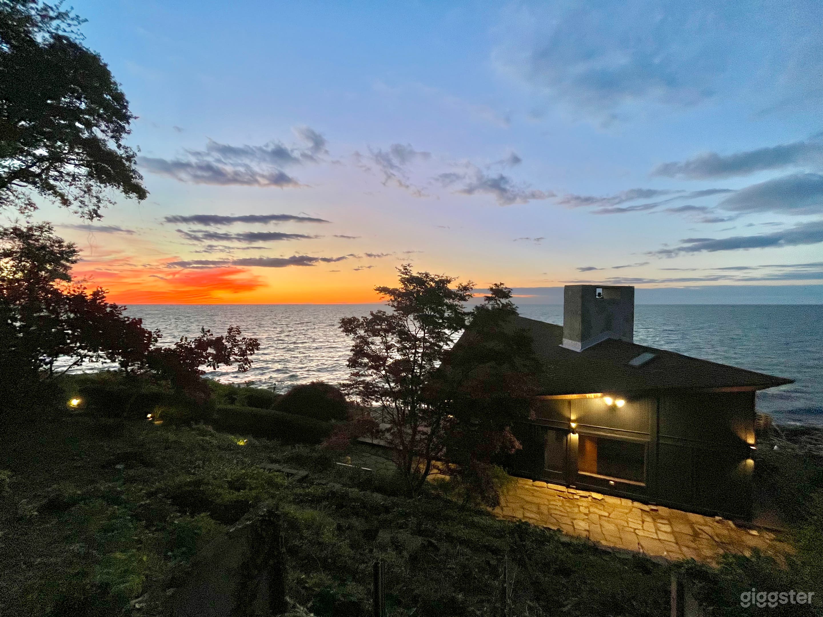 Lake House CLE - Post &amp; Beam MCM Marvel -Lake Erie Photo 2