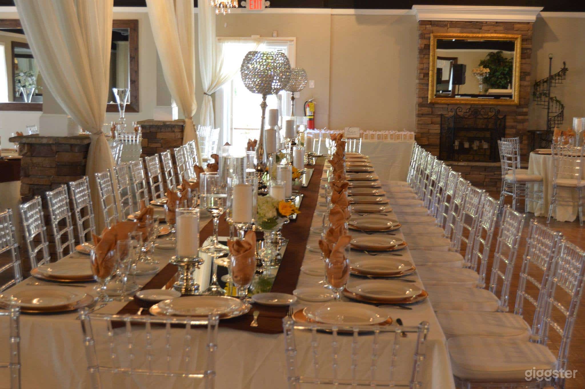 Crystal Ballroom 
Amenities:
Crystal Chiavari Chairs 
Chiffon Drapery
Dance Floor
Crystal Chandeliers
Crystal Ceiling Fans
Baby Grand Piano 
​10 foot Fluted Columns