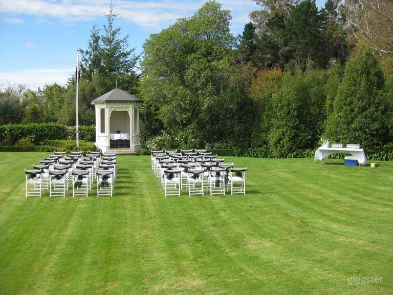  Stunning Historic Mansion with Garden Venue 