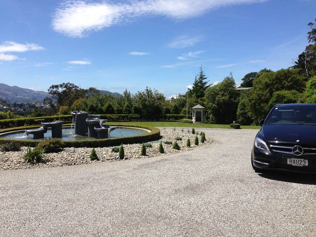 Stunning Historic Mansion with Garden Venue Photo 4