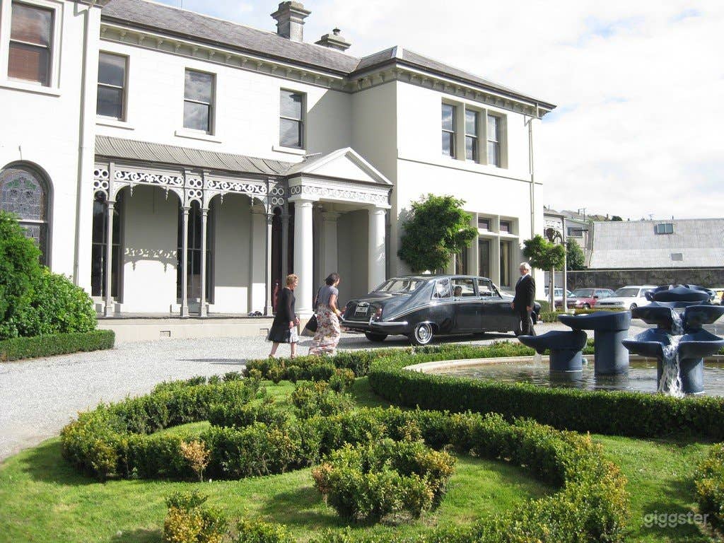 Stunning Historic Mansion with Garden Venue Photo 1