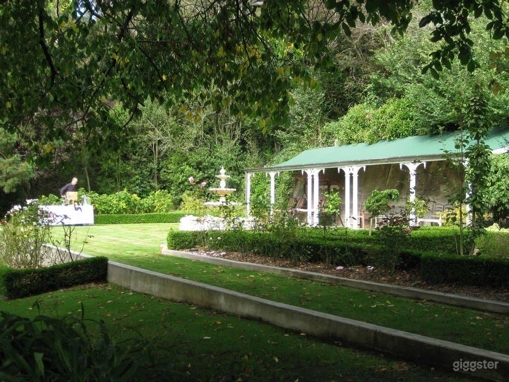 Stunning Historic Mansion with Garden Venue Photo 2