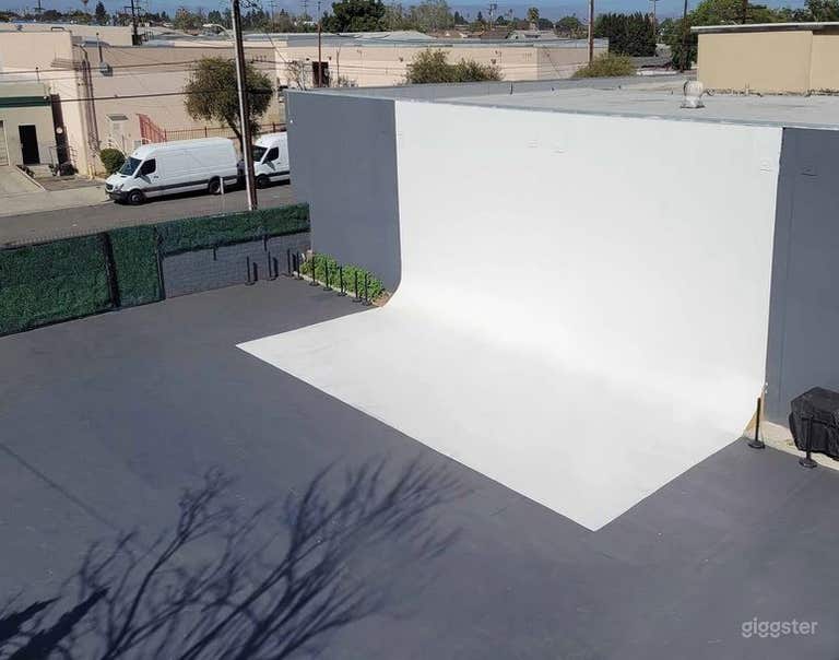  Studio 7 - FRONT LOT EXTERIOR / OUTDOOR Cyclorama STAGE 