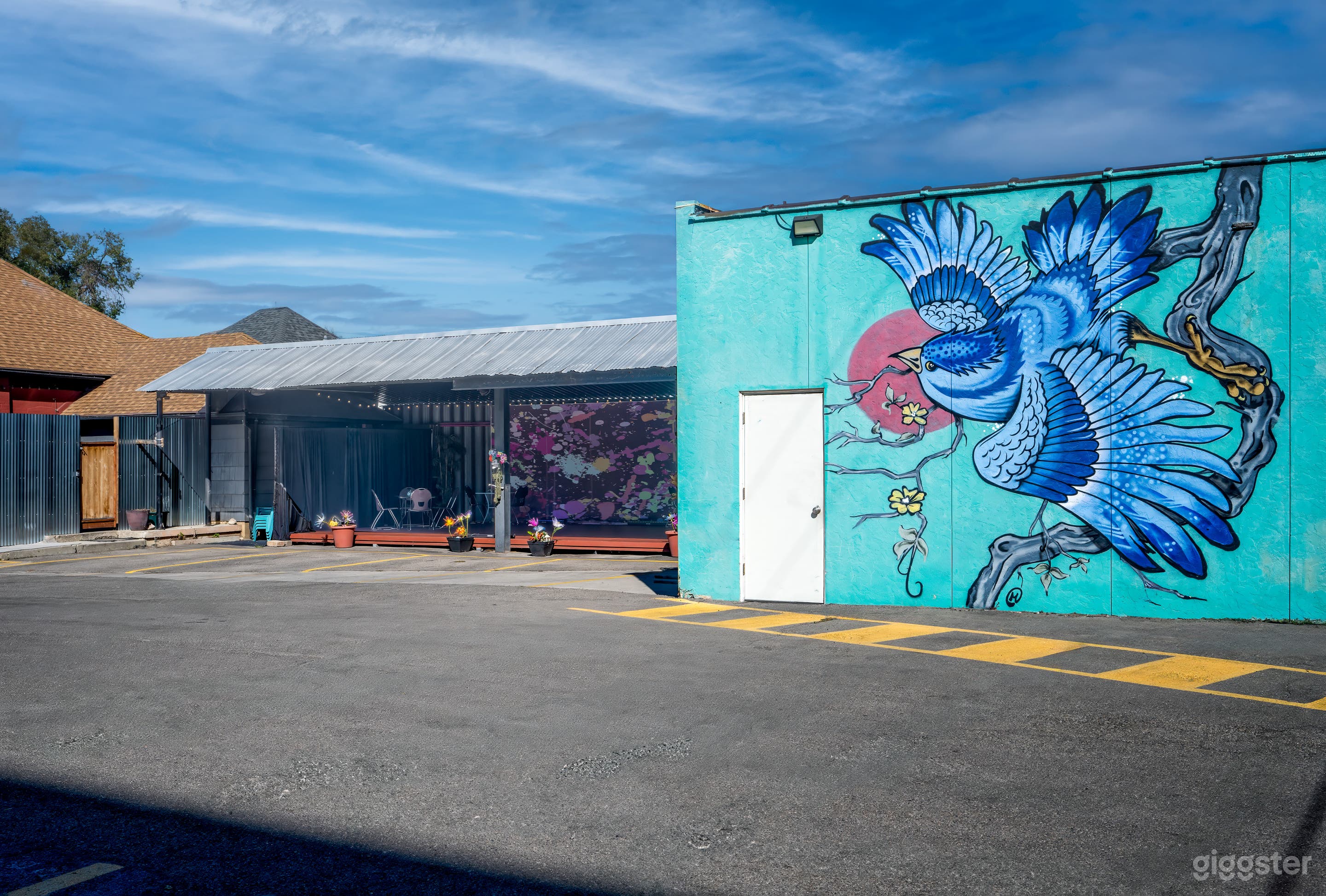 Exciting Covered Patio in Salt Lake  Photo 2