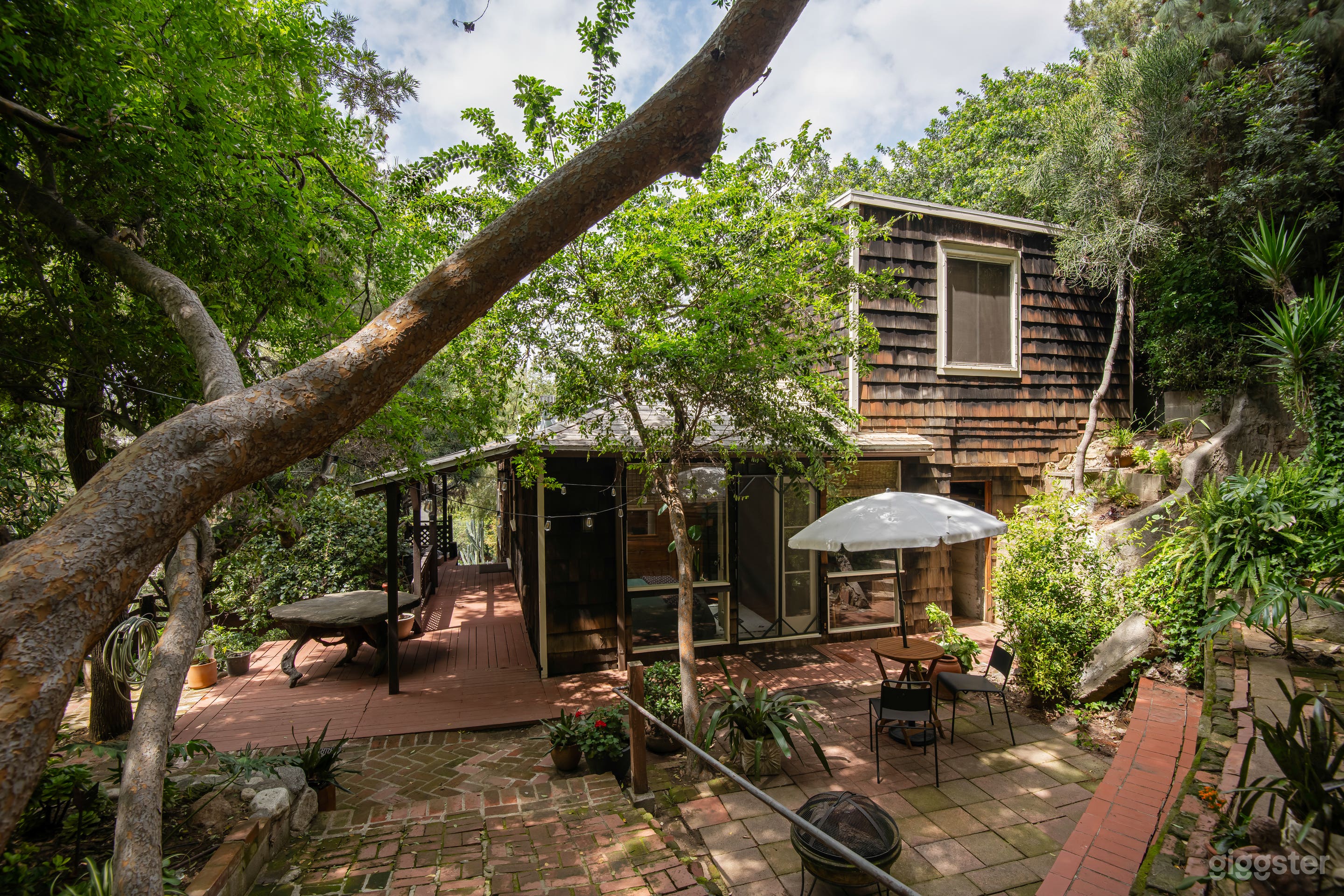 70s Laurel Canyon Vibe: Wood-Paneled Cabin & Lush Garden Photo 4