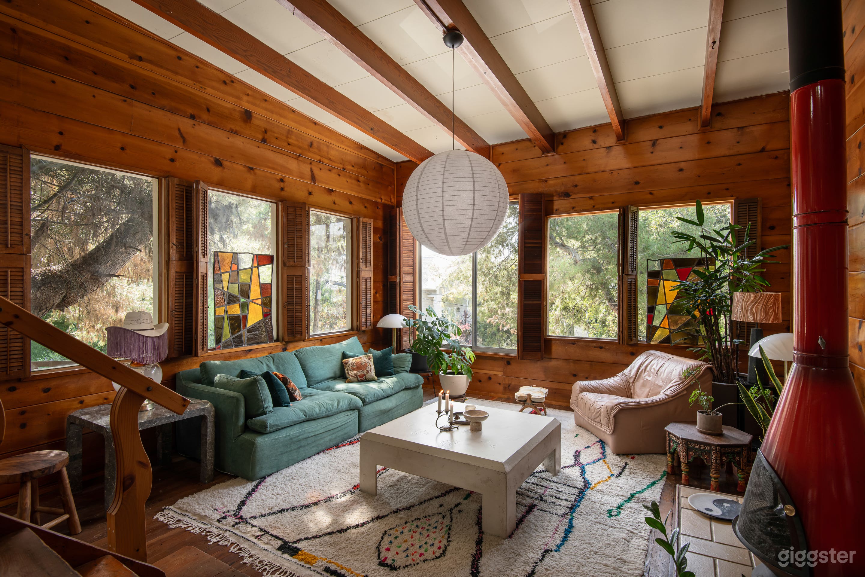 Artist Cabin with a Secret Garden Photo 1