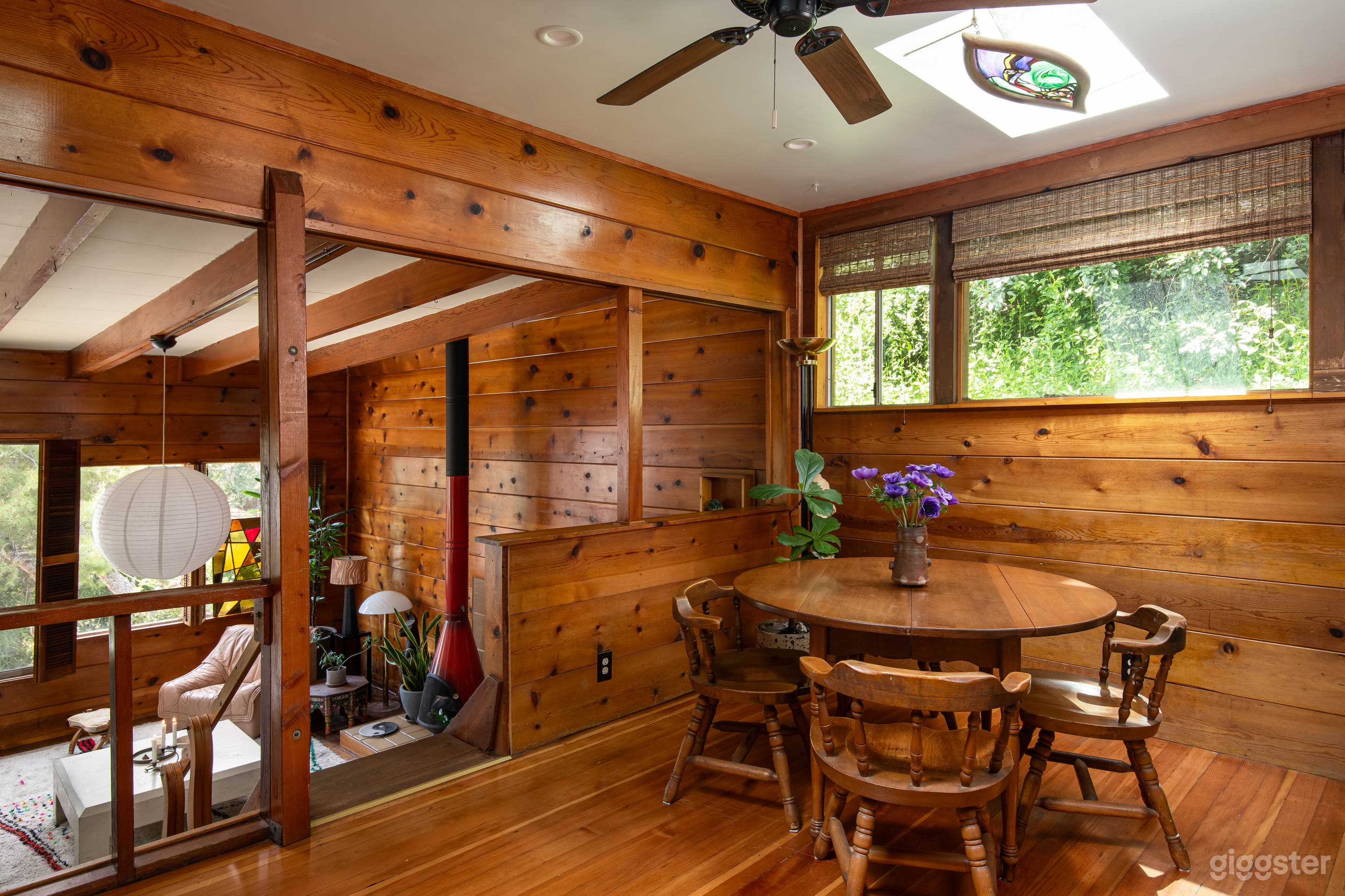 Artist Cabin with a Secret Garden Photo 3