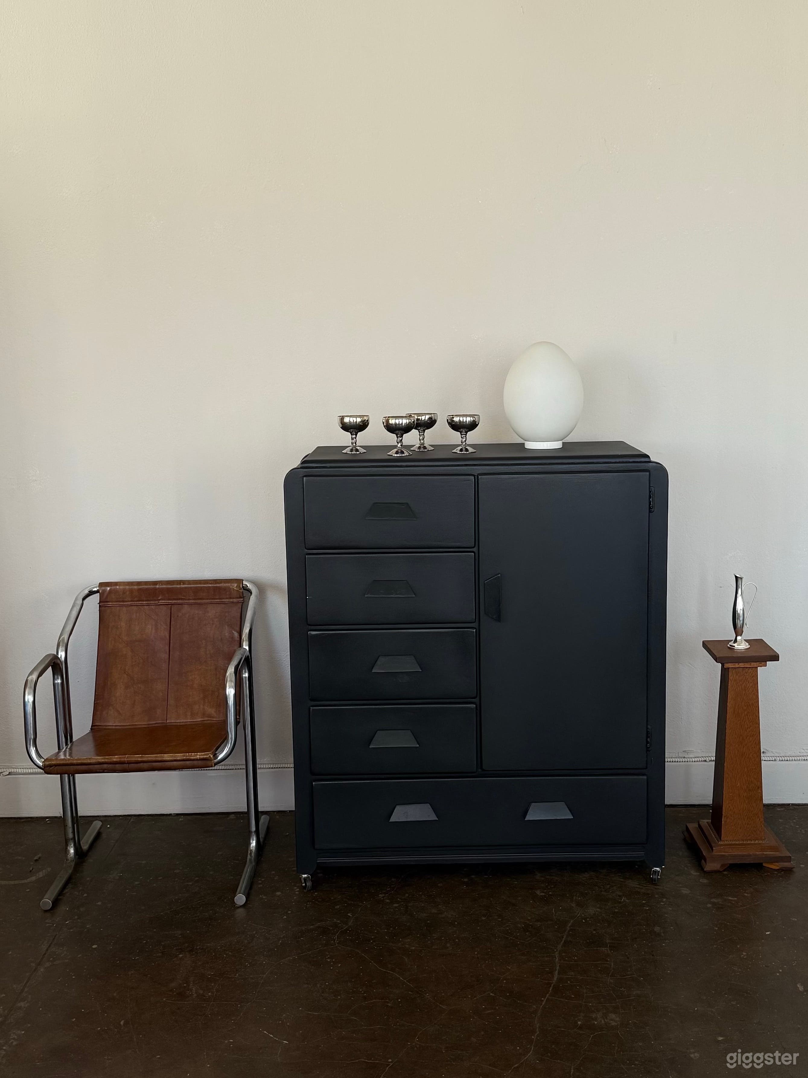 Minimal Lifestyle Studio with Vintage Furniture Photo 2