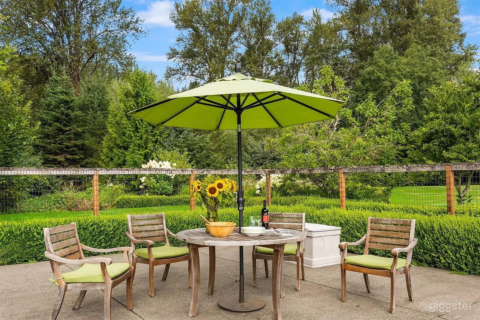 Private Estate Backyard Photo 1