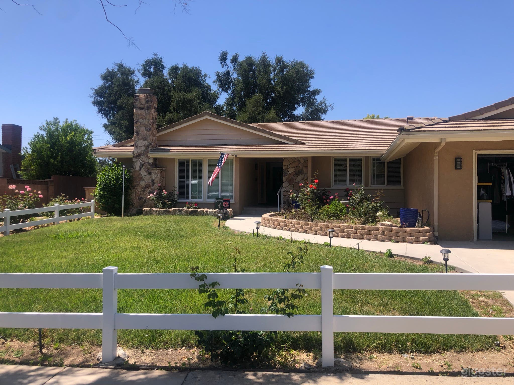 Ranch Style Home in the Suburbs Photo 3