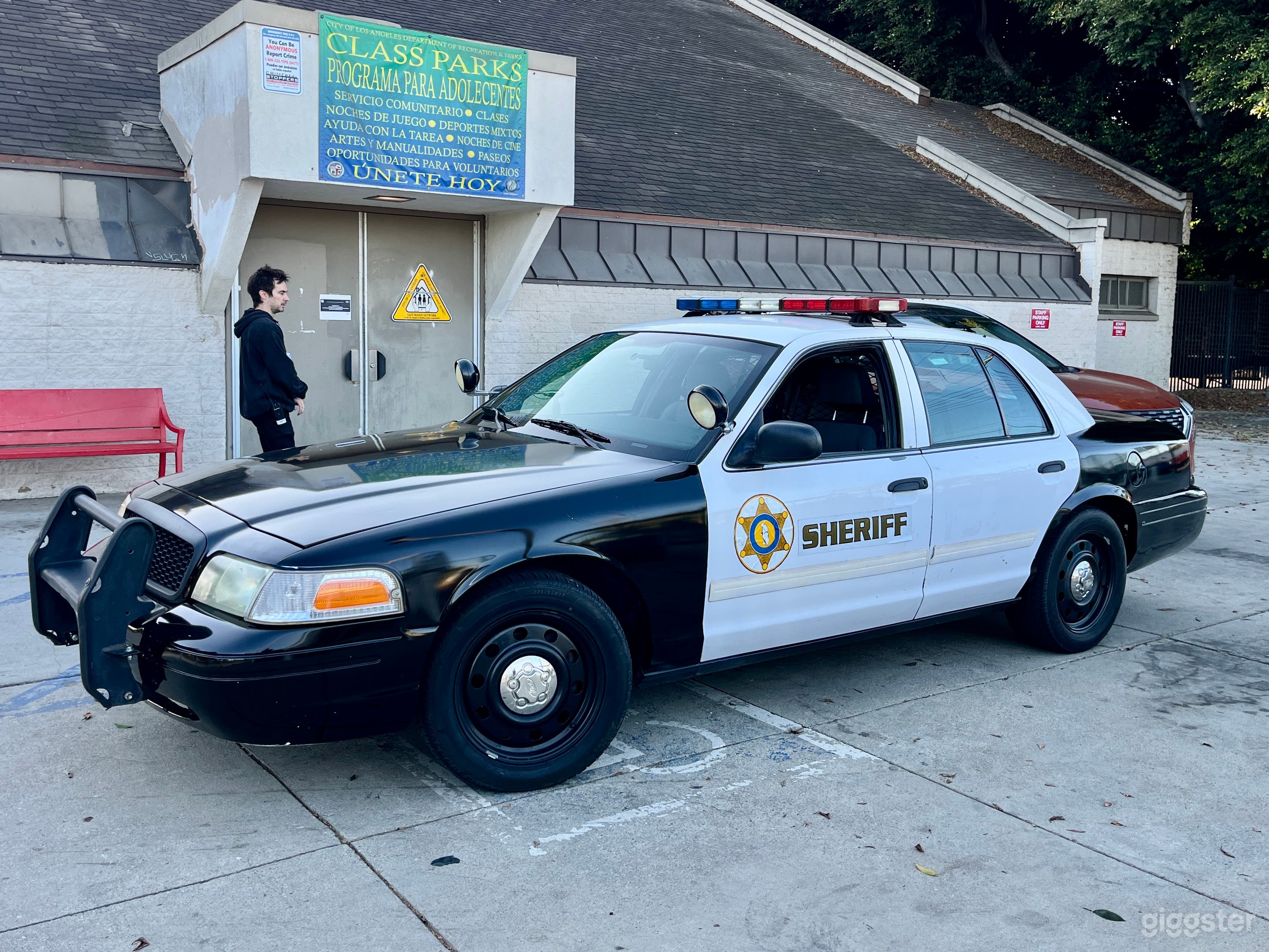 2009 Ford Crown Victoria Police Interceptor Sheriff Vehicle for rent for filming purposes from www.picturecarslosangeles.com