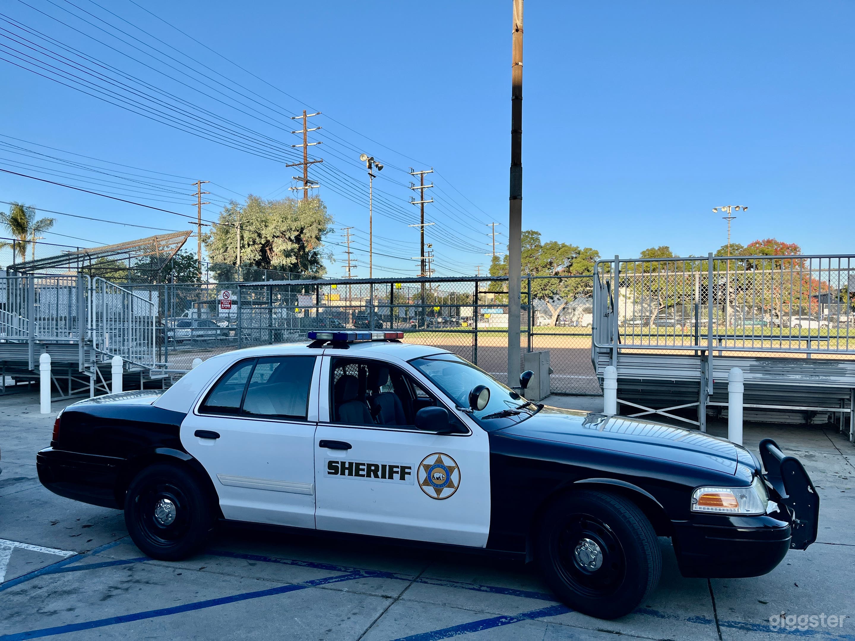 2009 Ford Crown Victoria Police Interceptor Sheriff Vehicle for rent for filming purposes from www.picturecarslosangeles.com