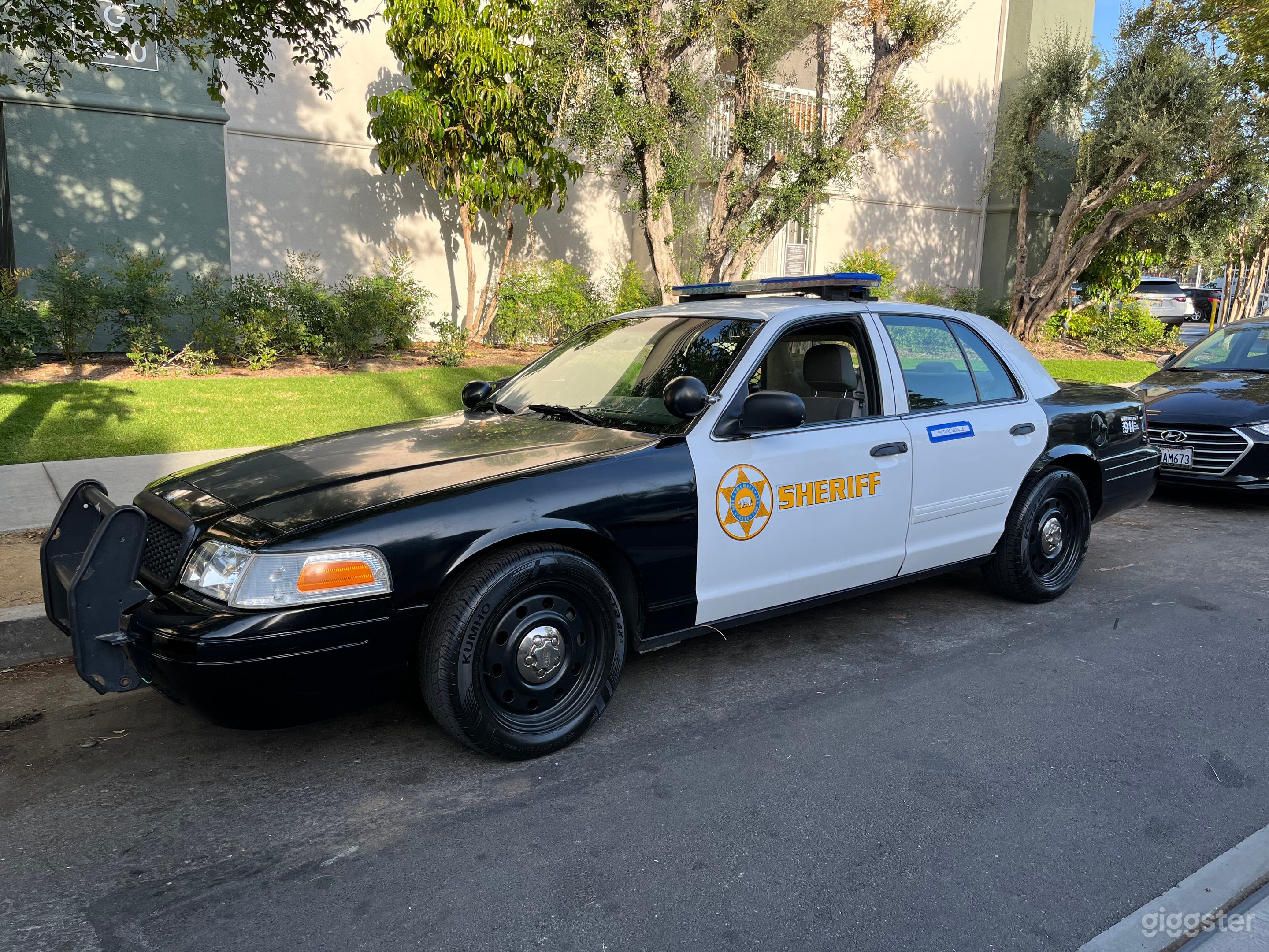 2009 Ford Crown Victoria Police Interceptor Sheriff Vehicle for rent for filming purposes from www.picturecarslosangeles.com