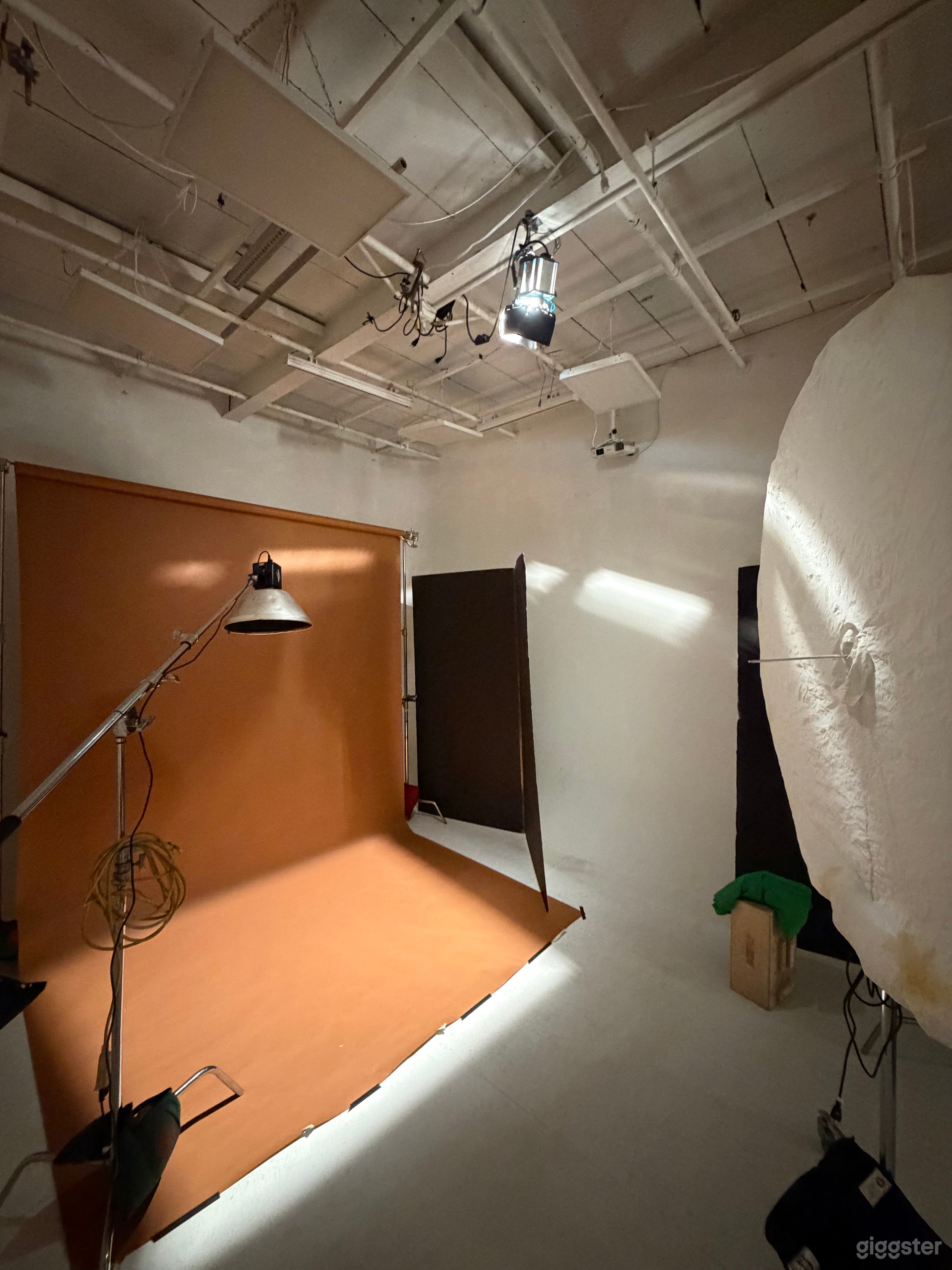 INDUSTRIAL BROOKLYN PRODUCTION STUDIO W/ CYC WALL Photo 4