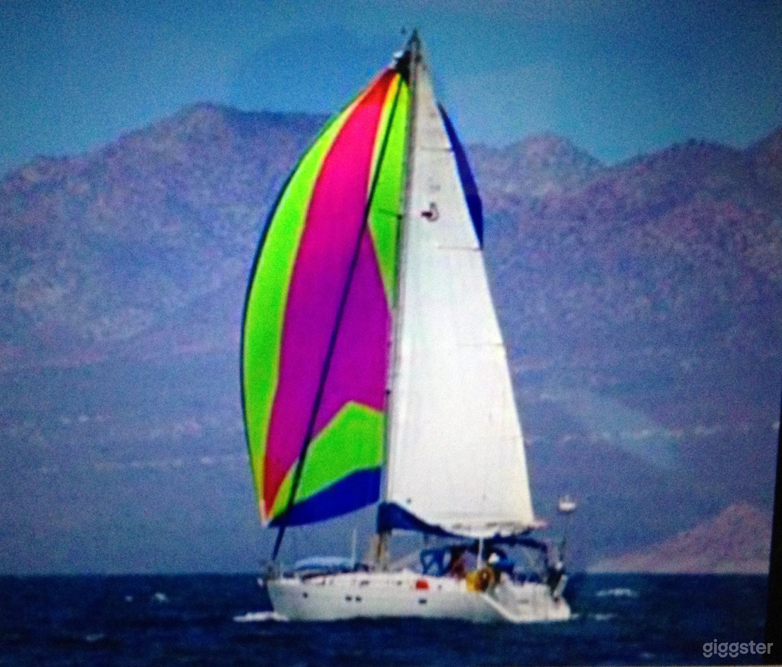 Private Yacht sails the Hawaiian Islands  Photo 3