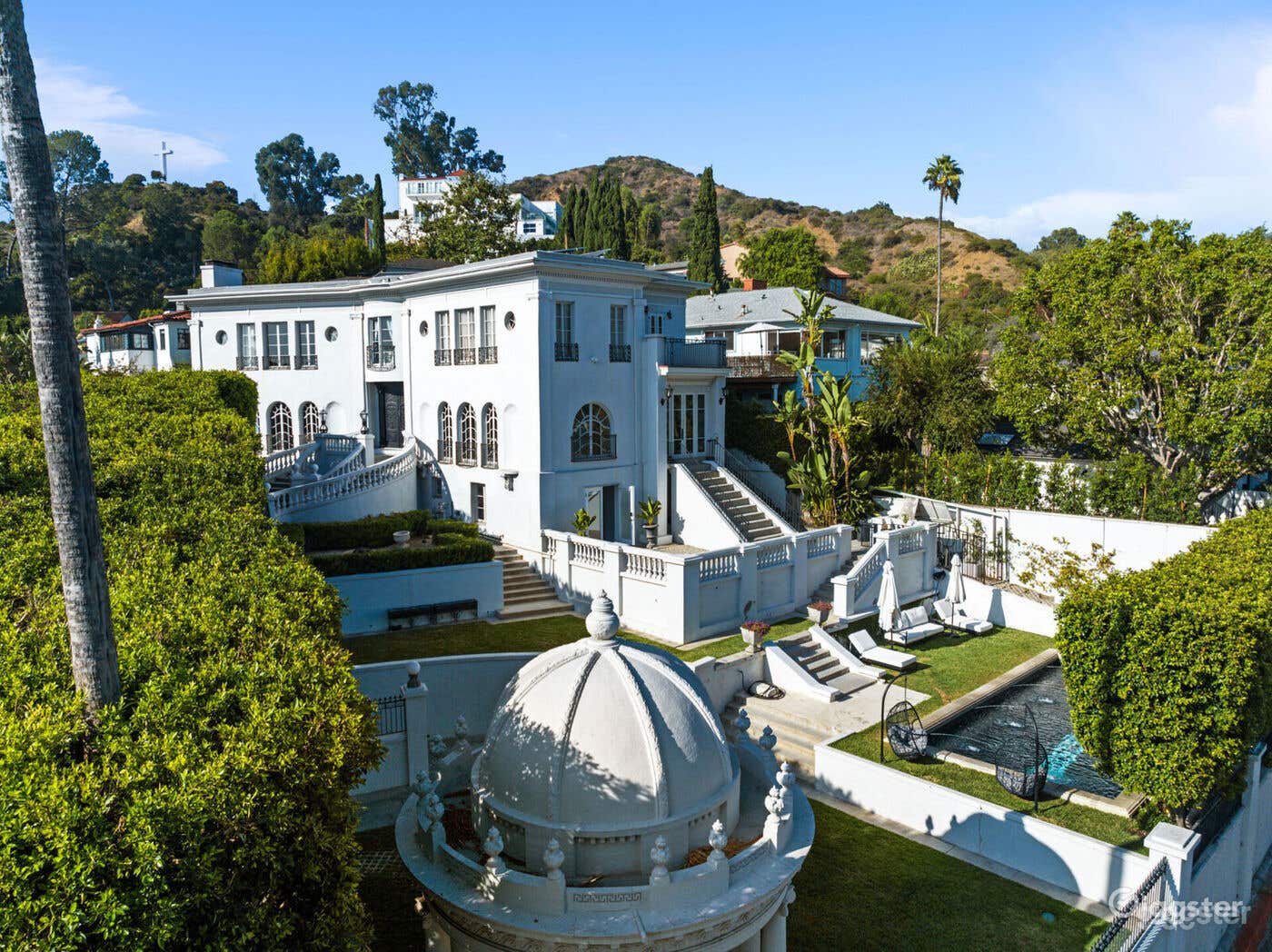 ARCHITECTURAL GEM: STUNNING VIEWS/POOL Photo 2