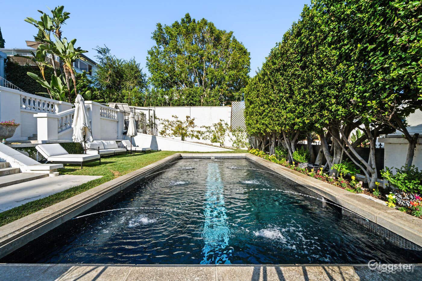 ARCHITECTURAL GEM: STUNNING VIEWS/POOL Photo 3