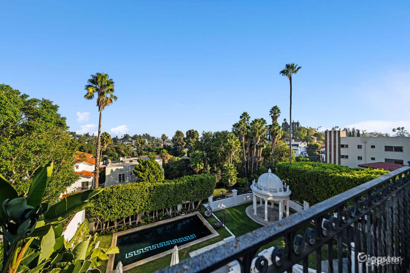 ARCHITECTURAL GEM: STUNNING VIEWS/POOL Photo 4