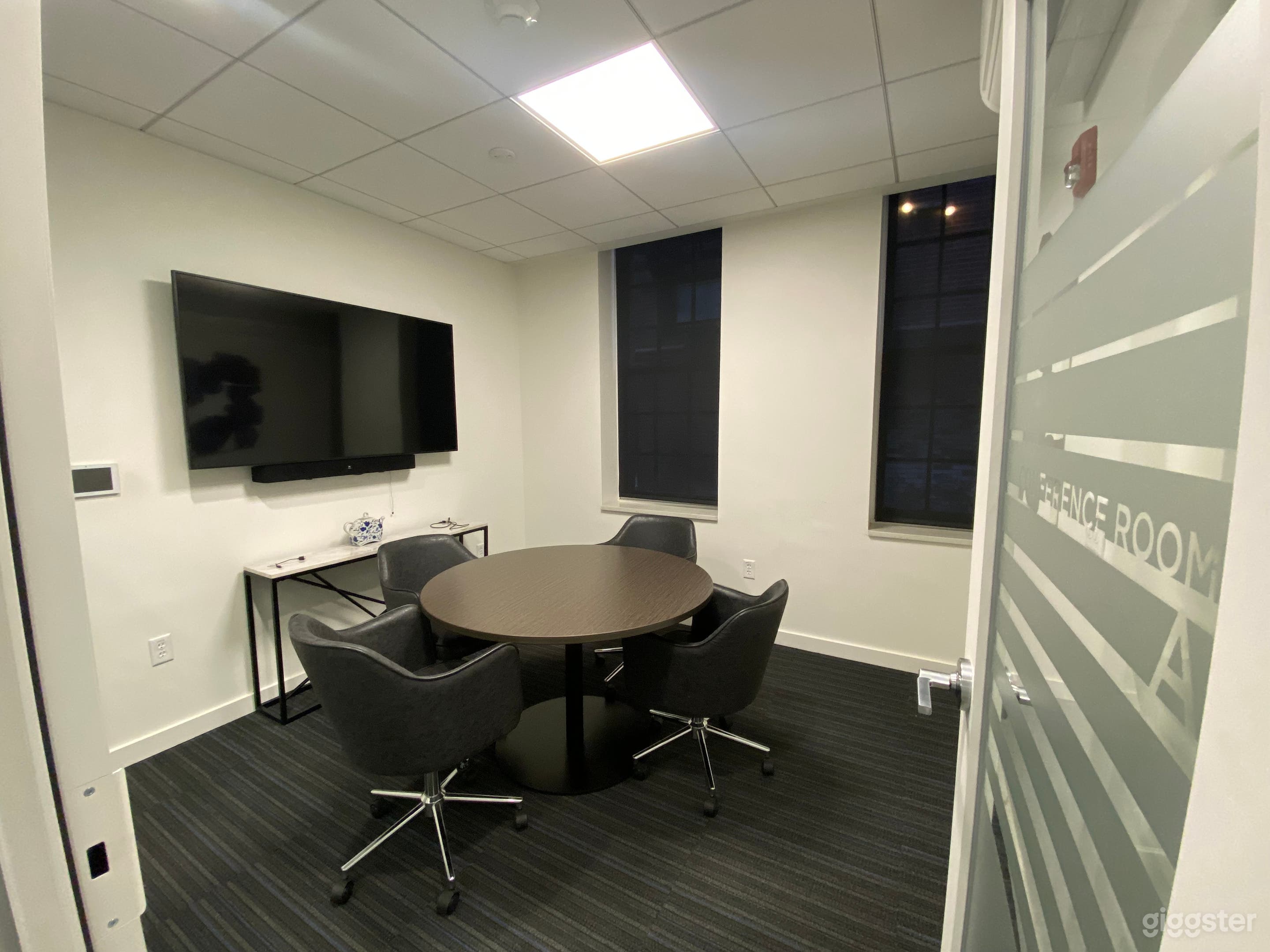 Modern Conference Room (A) in Boston Photo 3