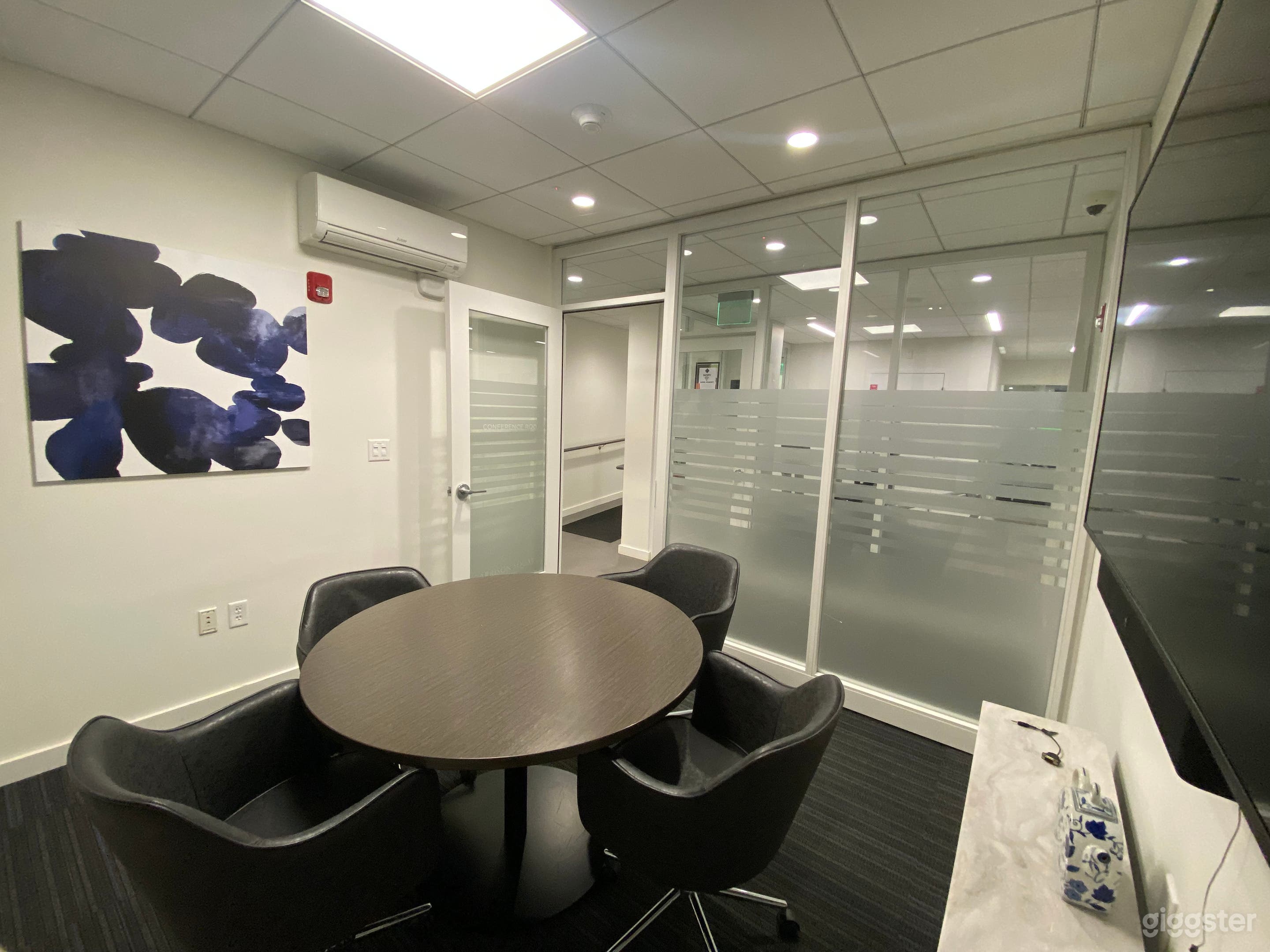 Modern Conference Room (A) in Boston Photo 2