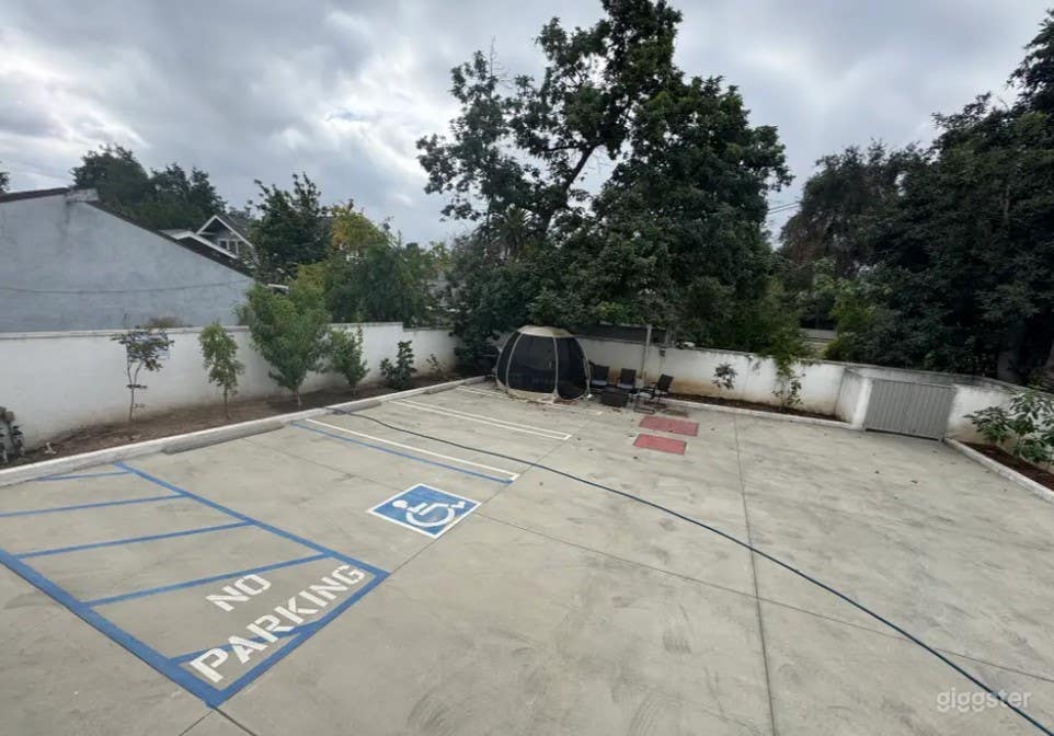 Spacious Private Parking Lot for Productions Photo 4