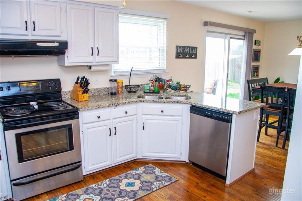 Great Party Time Property Photo 1