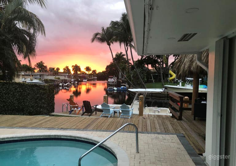  Tropical Oasis Tiki Bar and Pool 