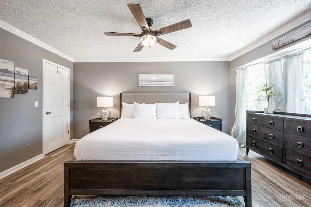 Cabin Style Stay With Hot Tub, Grill &amp; Porch Swing Photo 3