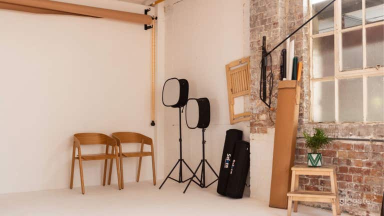  Natural Light Photography Studio 