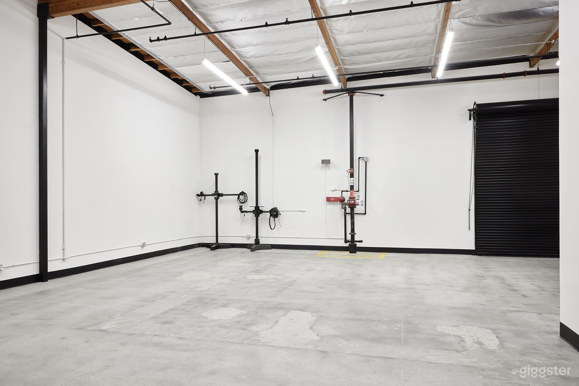 A beautiful, clean and fully equipped studio. Photo 3