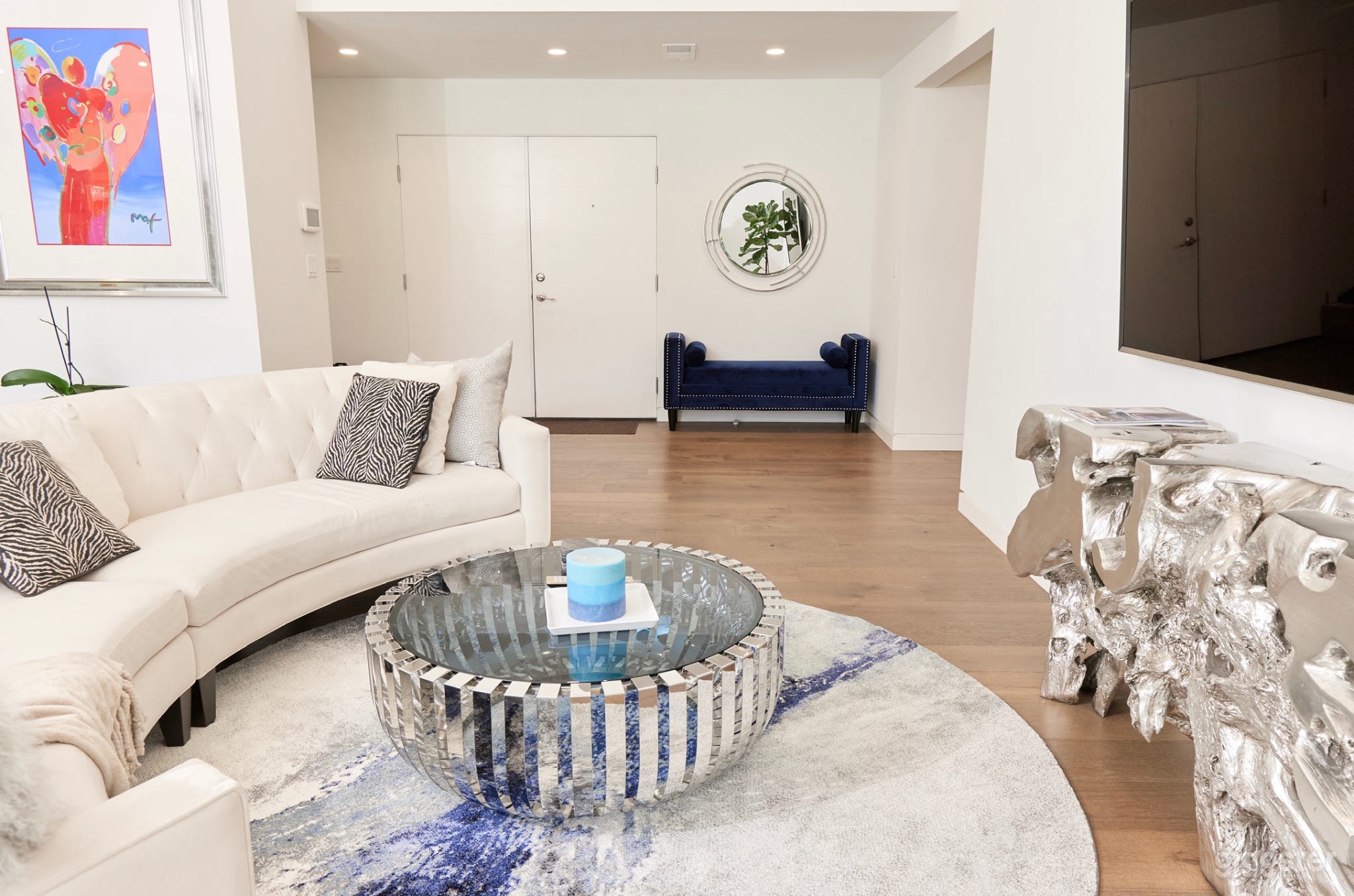 Stunning 4 bedroom modern home with pool  Photo 2