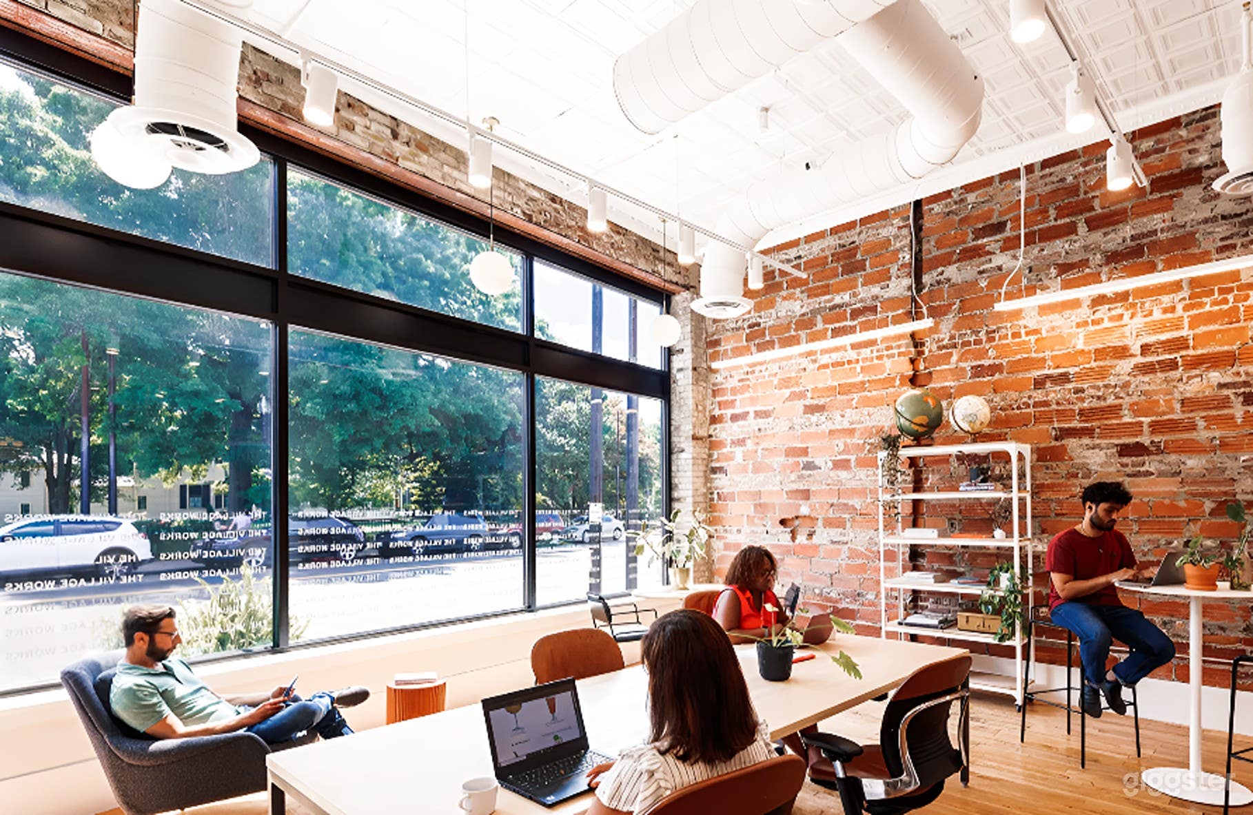 Sunlit, Sparking, and Versatile Pop-Up Space in JP Photo 1