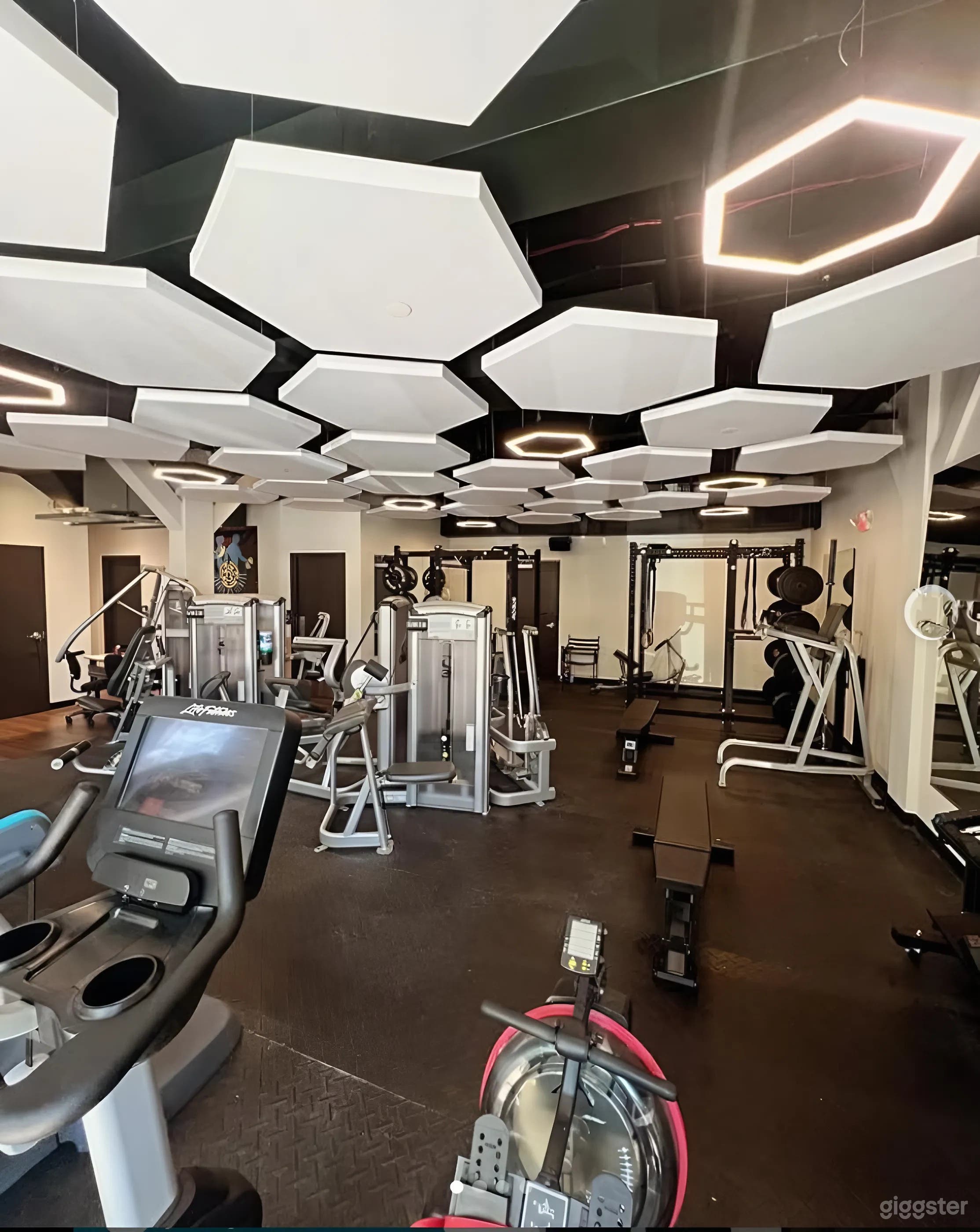 Modern Fitness Studio with Boutique Amenities in St. Petersburg Photo 3