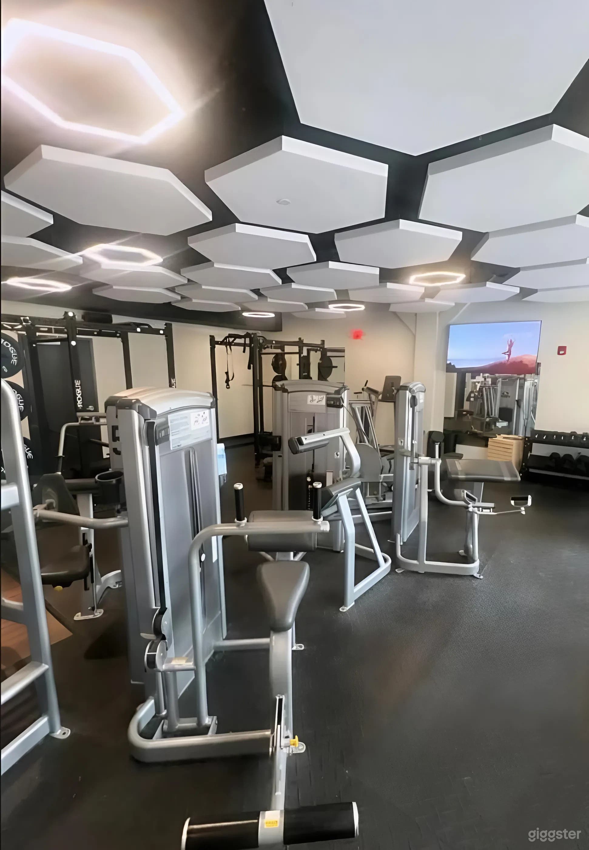 Modern Fitness Studio with Boutique Amenities in St. Petersburg Photo 4
