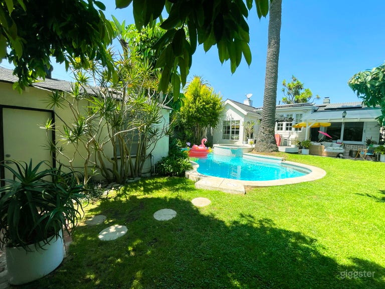  Eclectic Tropical Artist Home with Back-house! 