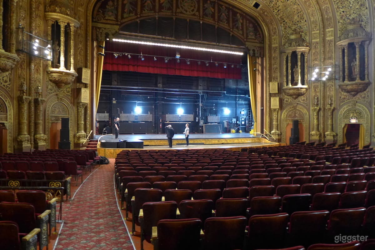 Huge Theater With Stunning Interior  Photo 3