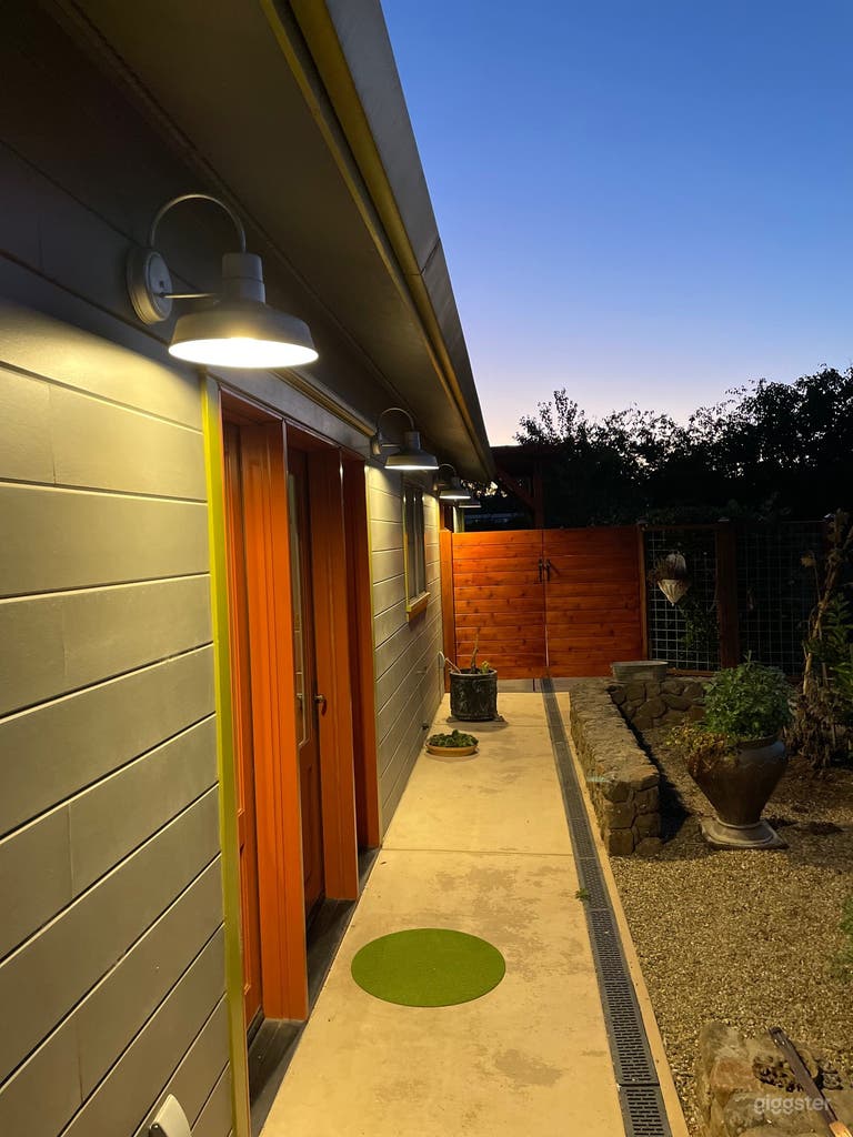  Path to Barn-suite to your private entrance. 