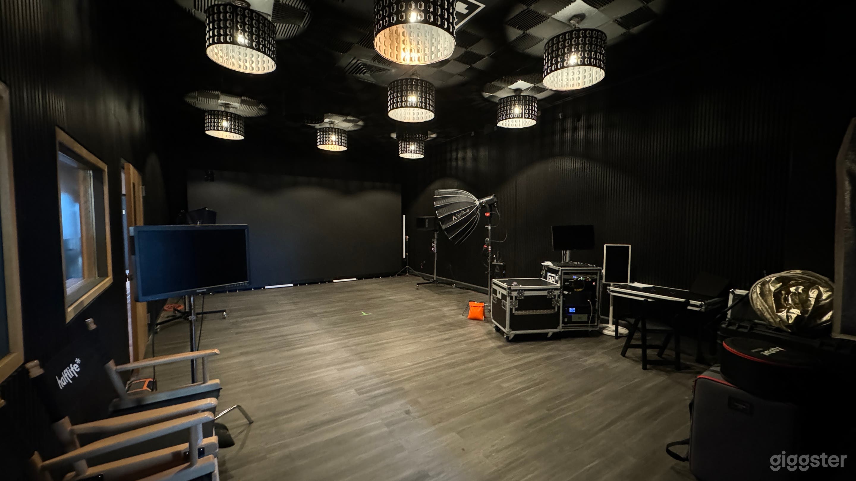 Studio with Mid-Sized LED Wall Photo 1