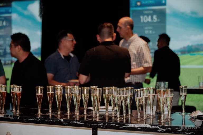  Indoor Golf Lounge & Bar 