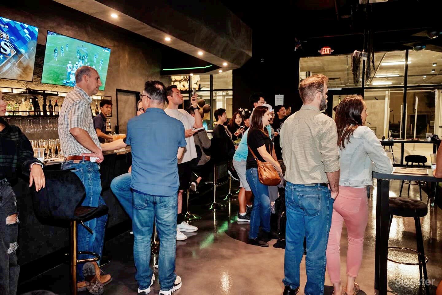 Indoor Golf Lounge &amp; Bar Photo 3