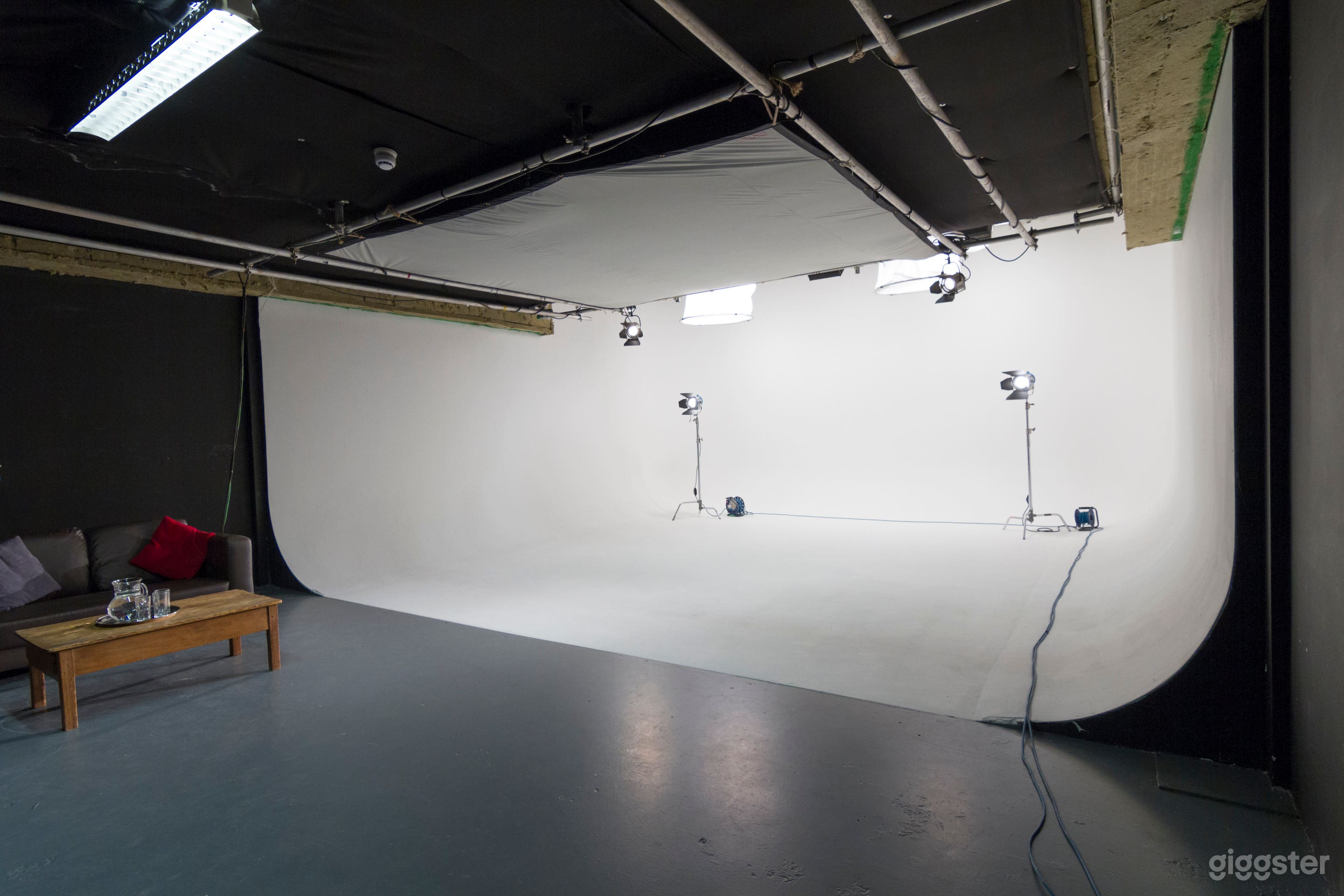 White Cove Photography / Filming Studio - Lighting Photo 2