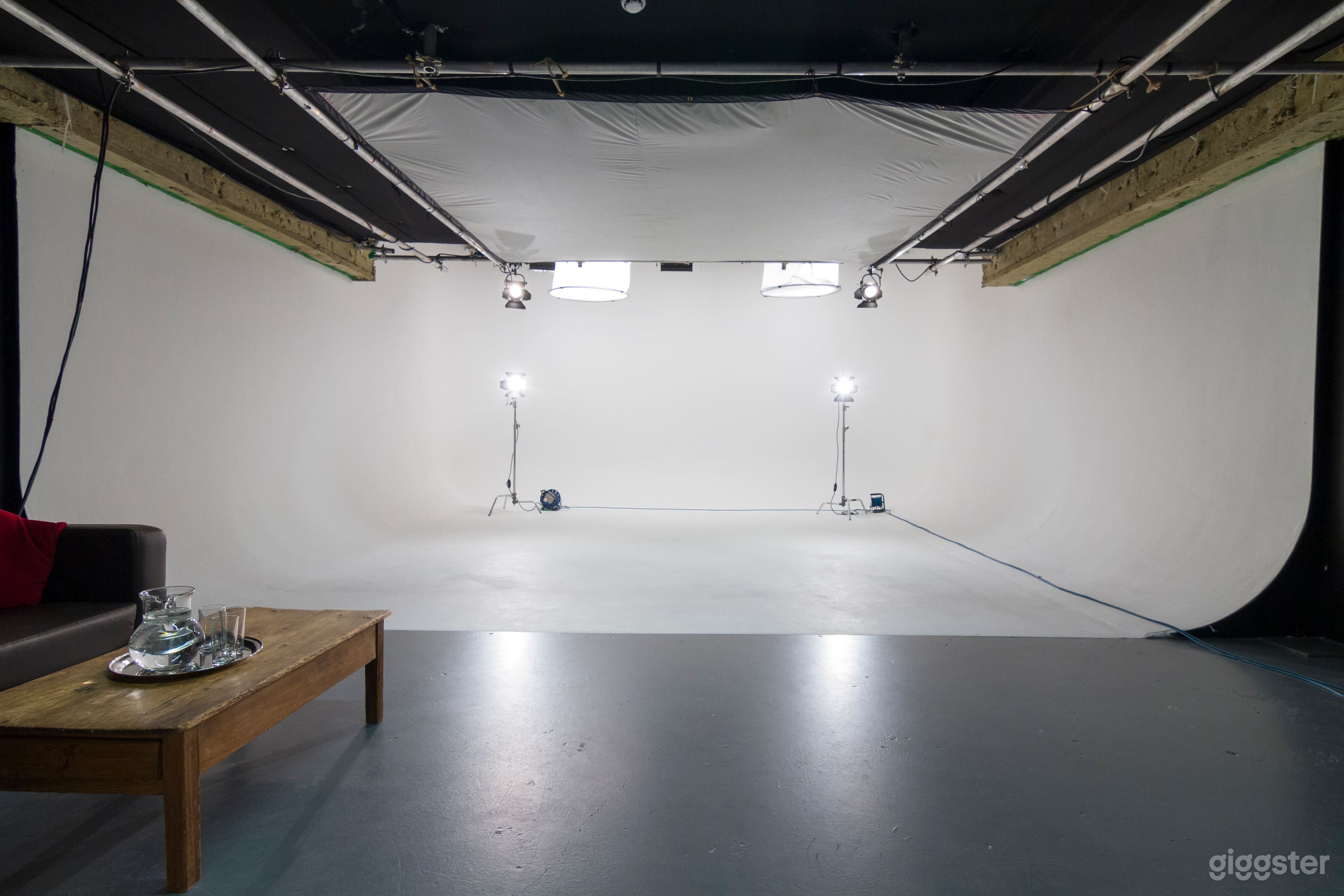 White Cove Photography / Filming Studio - Lighting Photo 4