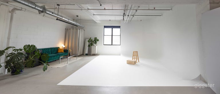  Super CYCLO et fonds colorés | Great white space + skylights 