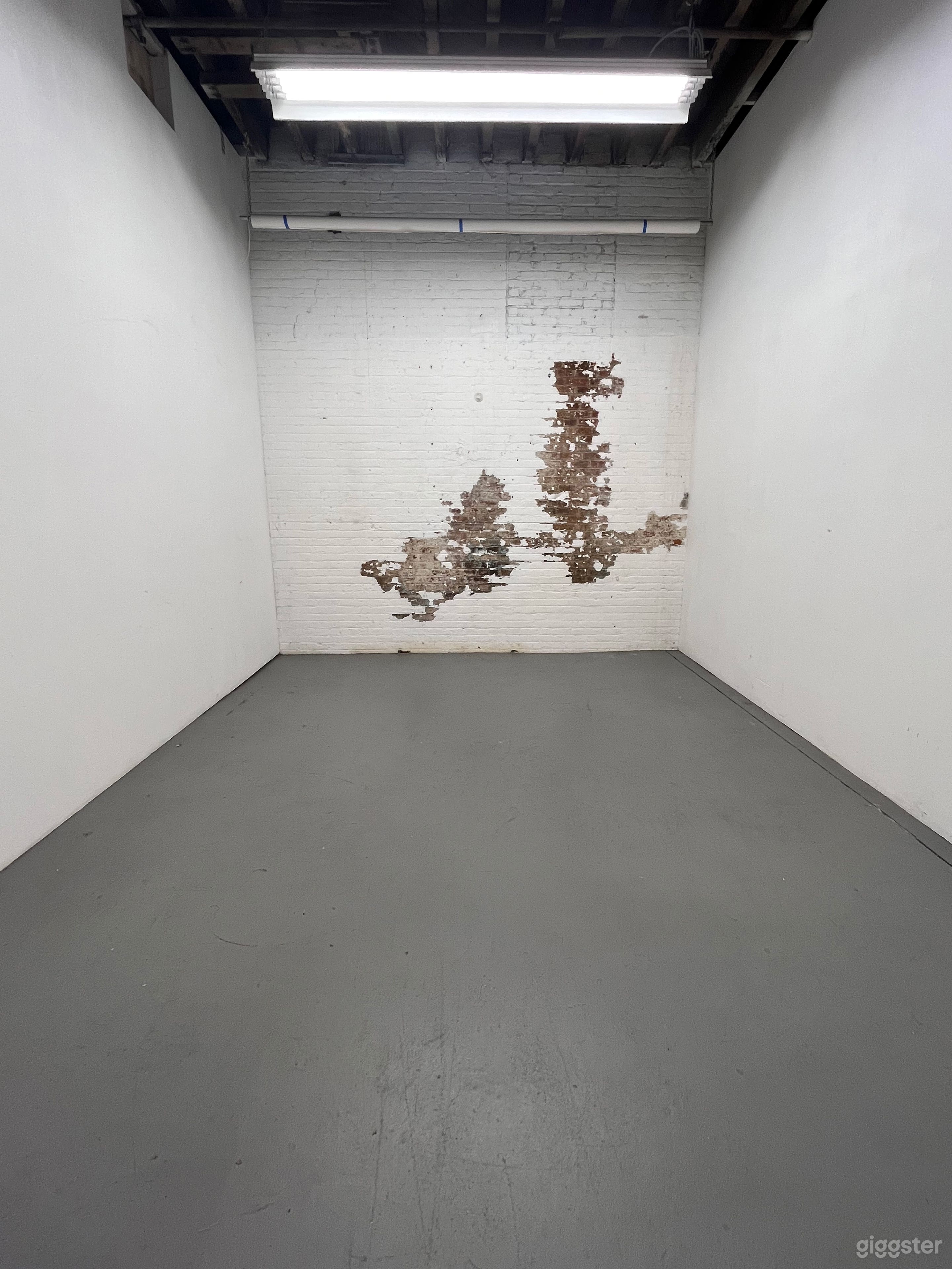 Bright and Clean White Photo/Film Studio  Photo 1