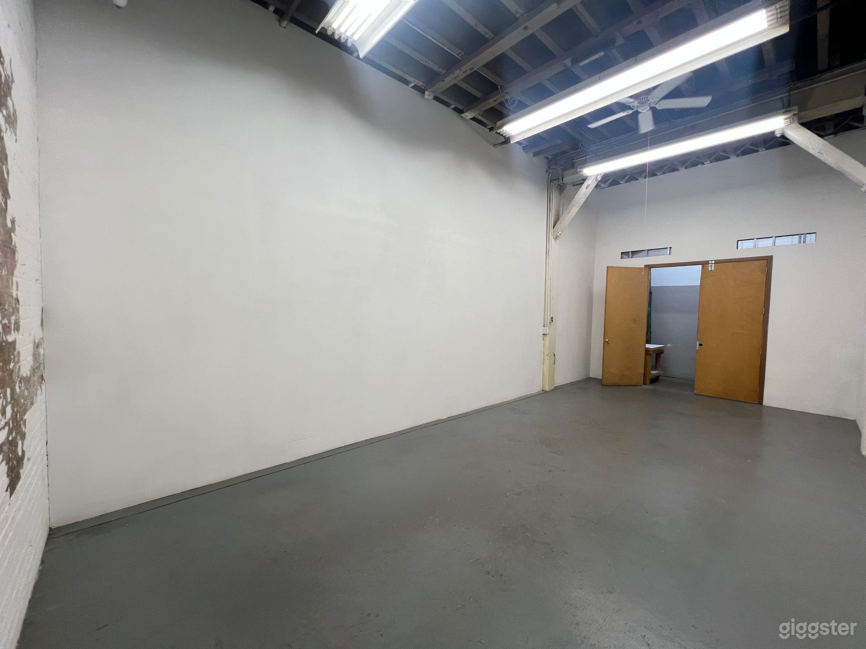 Bright and Clean White Photo/Film Studio  Photo 2