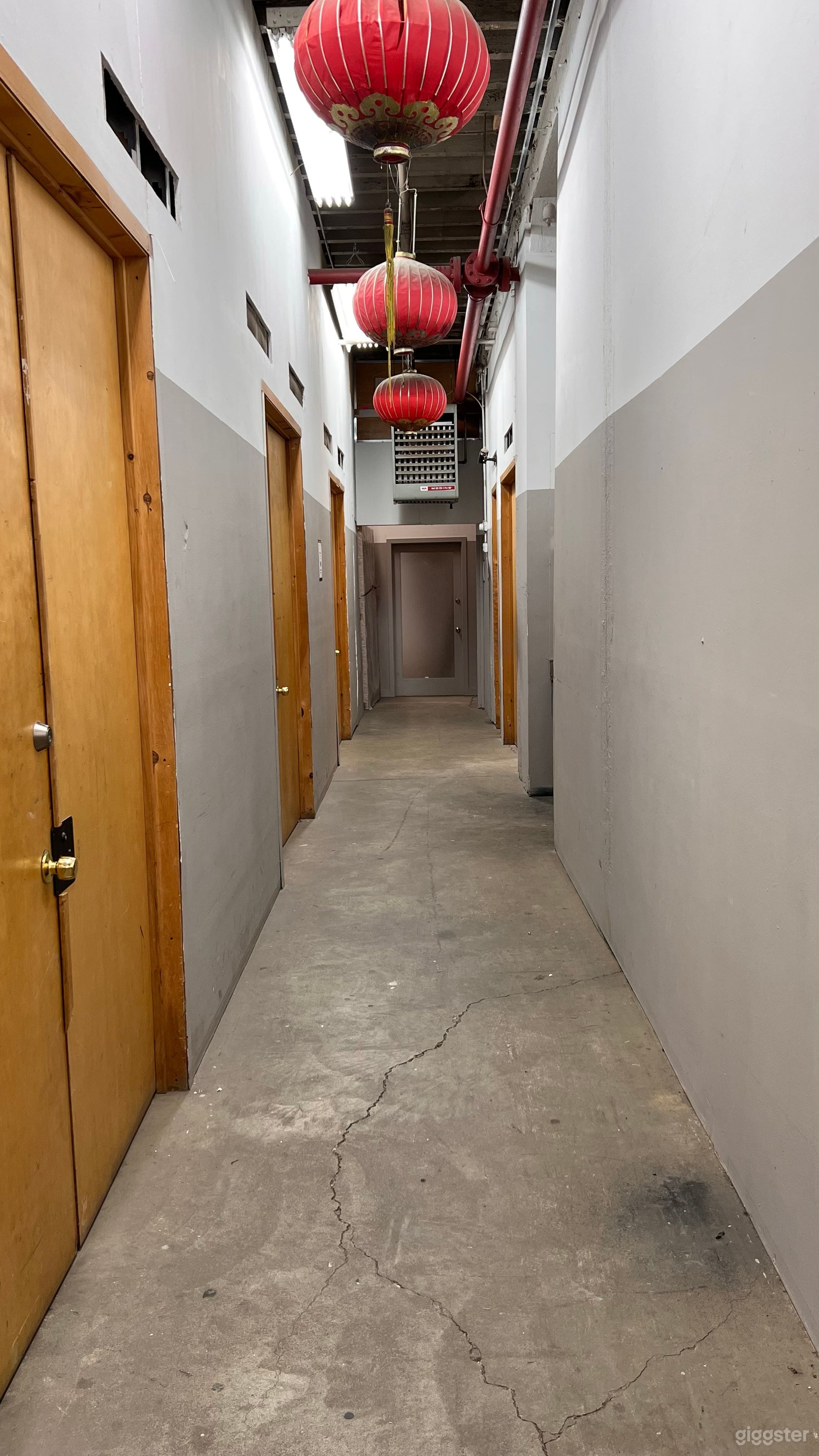 Bright and Clean White Photo/Film Studio  Photo 4