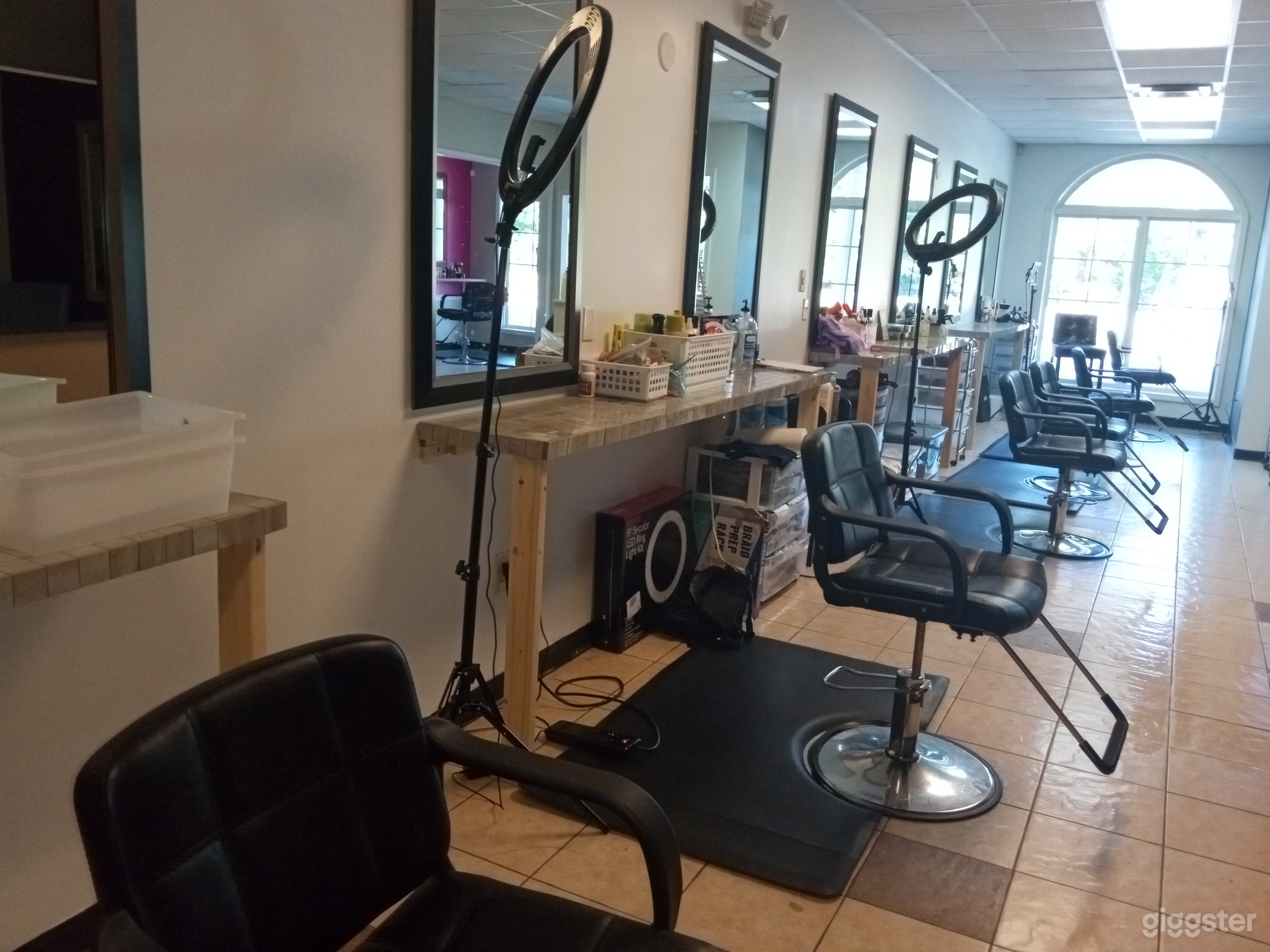 Huge Salon Space - Atlanta Airport Area Photo 4